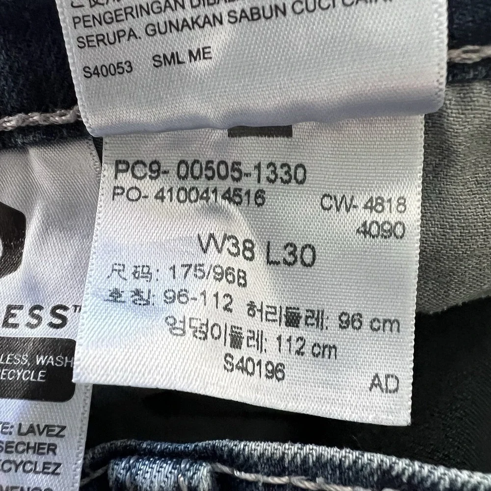 Levis Jeans Mens 38 Fits 35x28 Straight Medium Wash Denim Logo‎ Basic Everyday